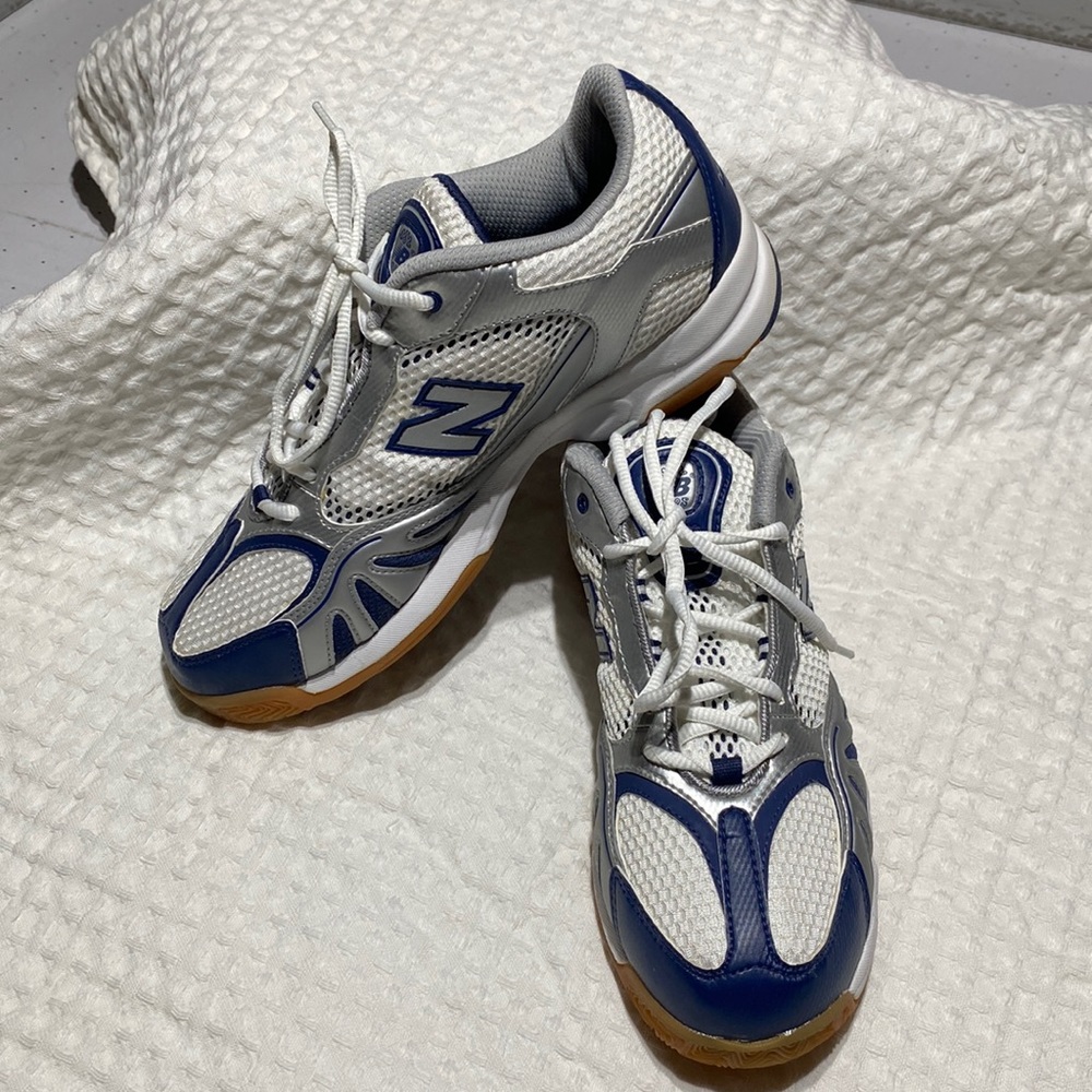 New Balance volleyball shoes tags *Narrow width B*